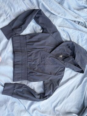 Mono B Woman’s half zip cropped wind breaker